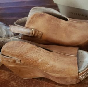 Antelope Cleavage Sandals